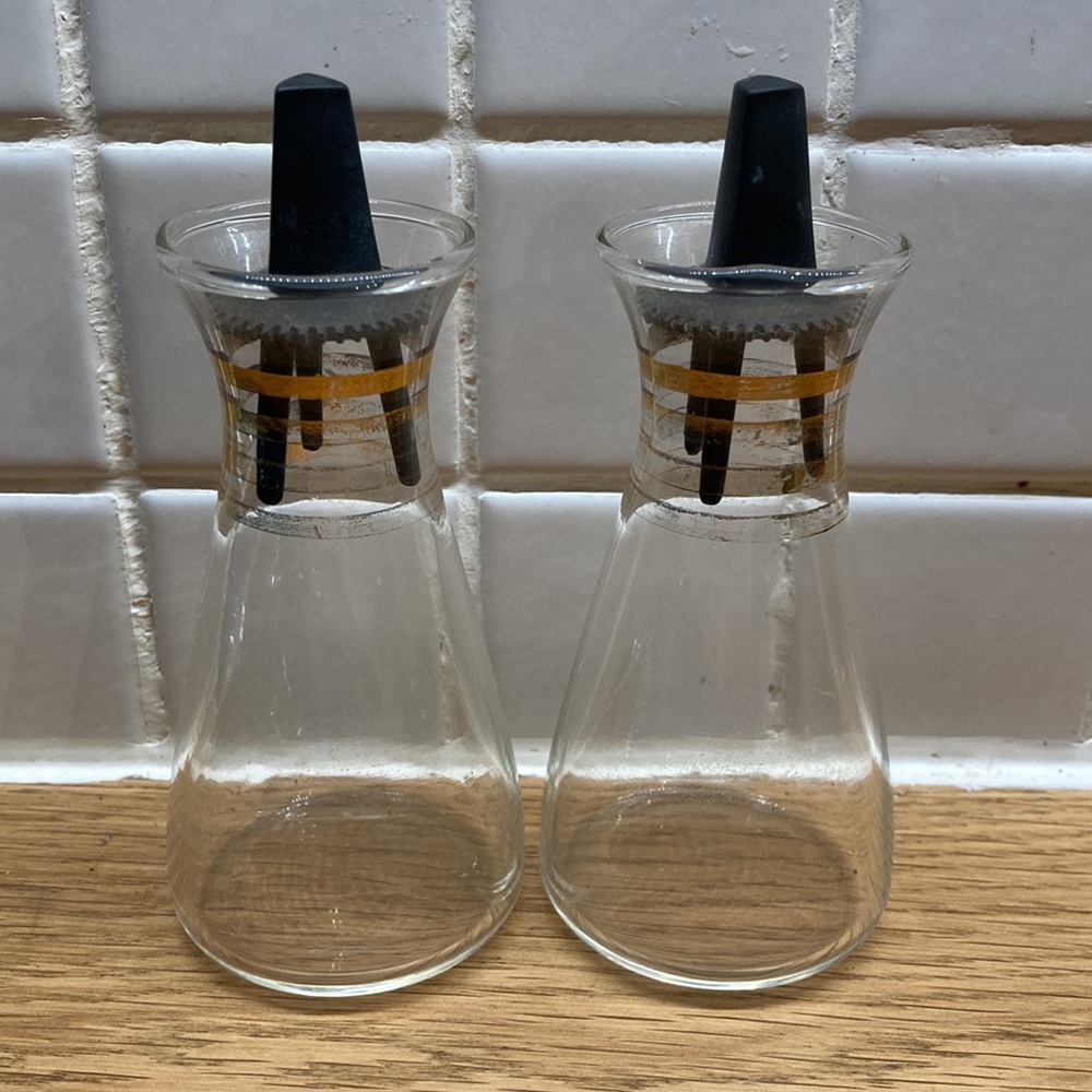 Glass salt and pepper